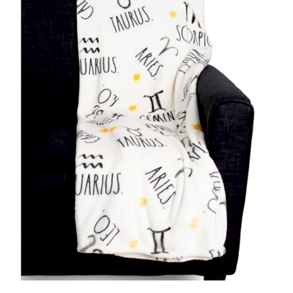 NWT Rae Dunn Horoscopes/Astrology/Zodiac/Celestial Plush Throw/Blanket 50x70